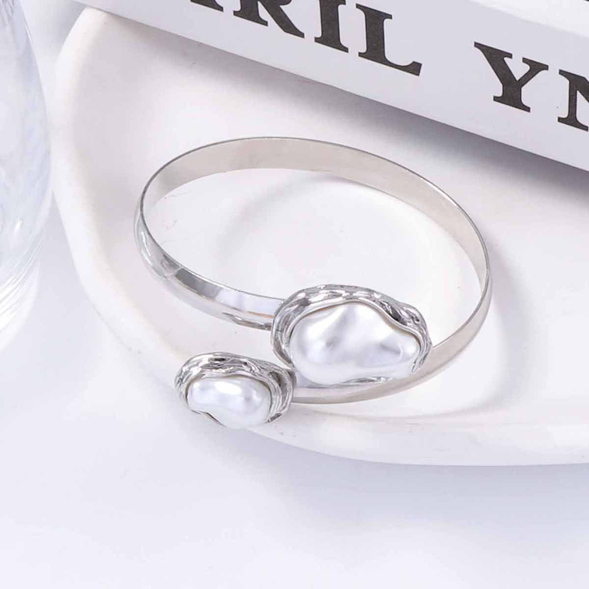 Schöne Perlen Armband mit einzigartigem Stil