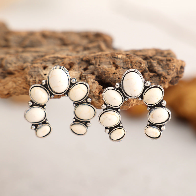 Zarte handwerkliche Ohrring