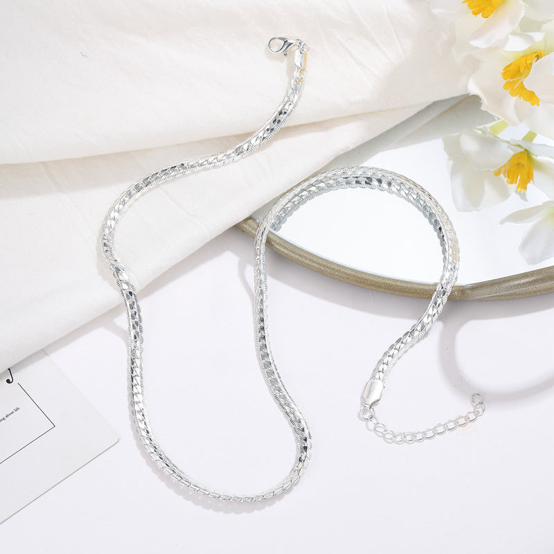 Zarte handwerkliche Halskette