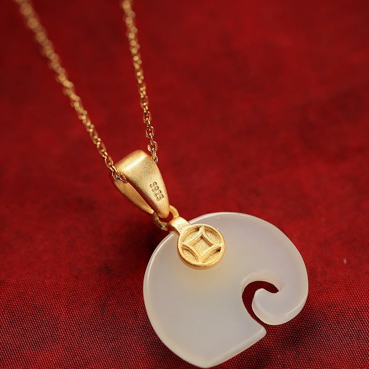 Schöne Gold Halskette mit einzigartigem Stil