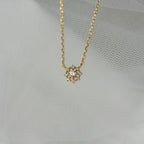 Zarte handwerkliche Halskette