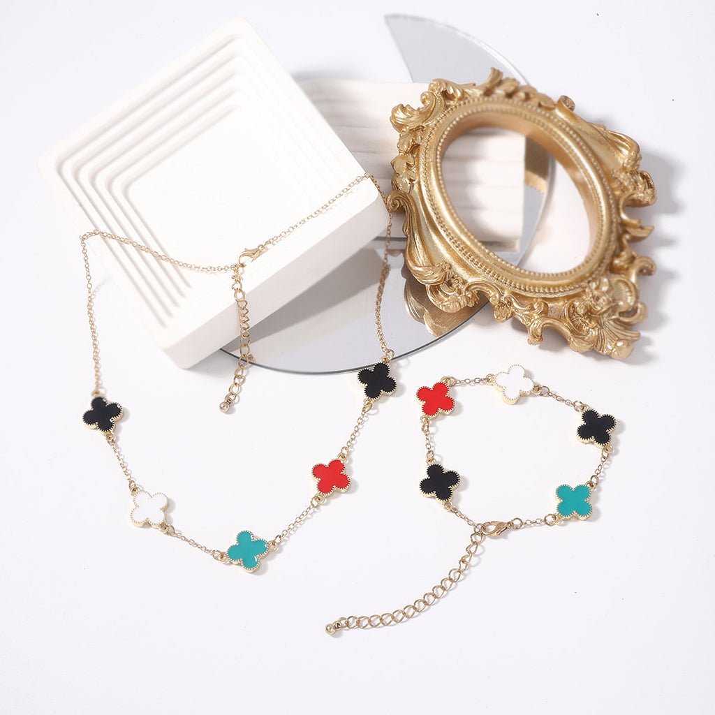 Schöne Halskette mit einzigartigem Stil