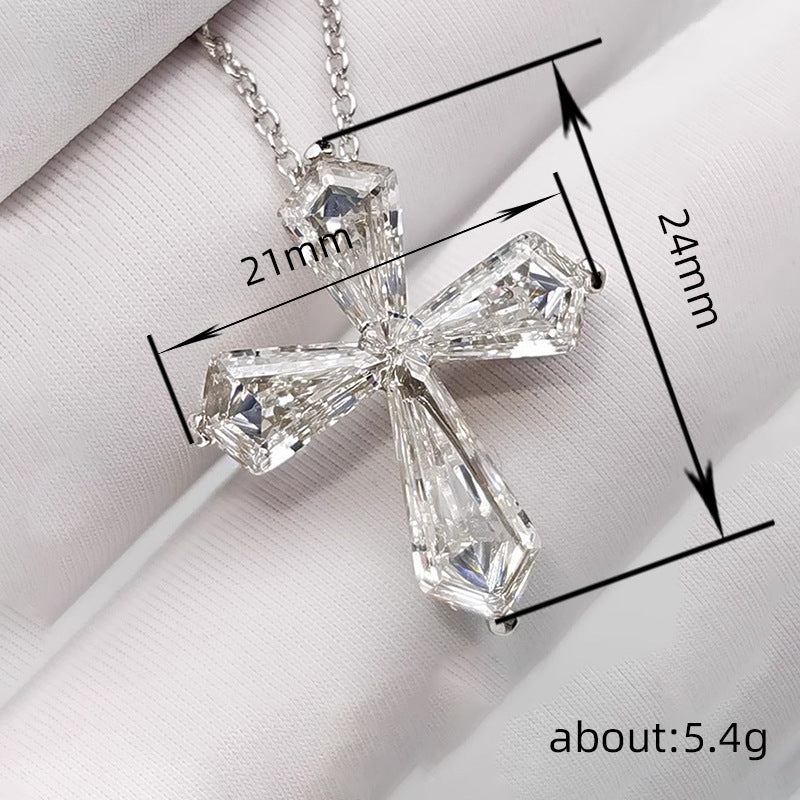 Schöne Halskette mit einzigartigem Stil