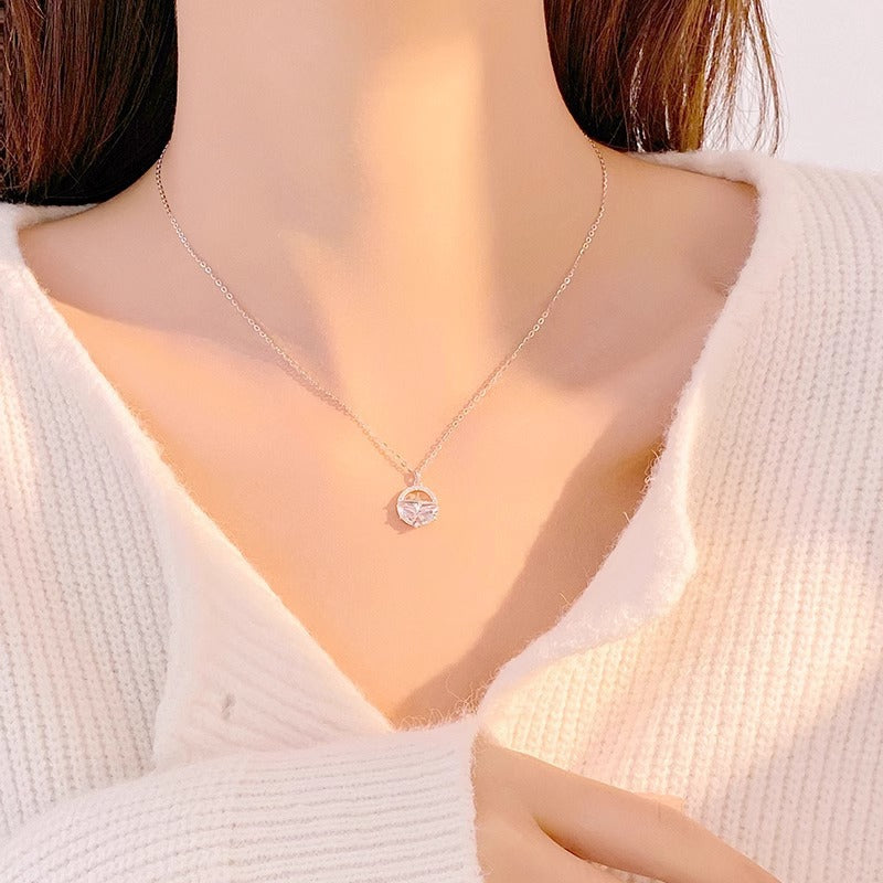 Schöne Halskette mit einzigartigem Stil