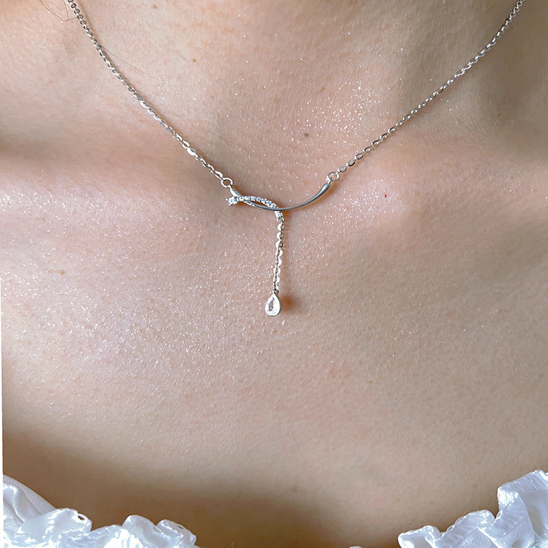 Schöne Halskette mit einzigartigem Stil