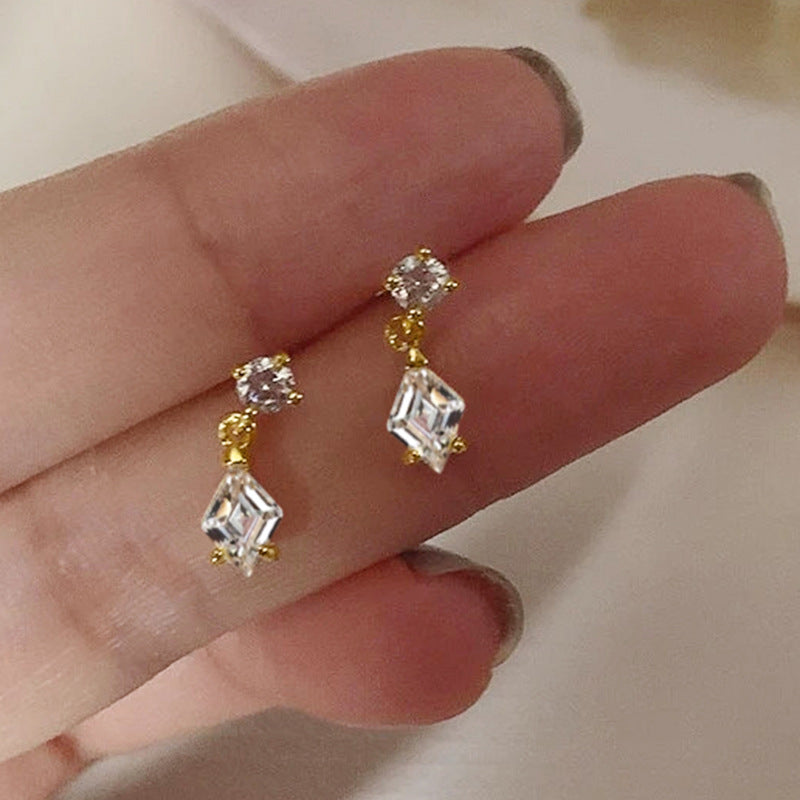 Atemberaubende Ohrring für den Alltag