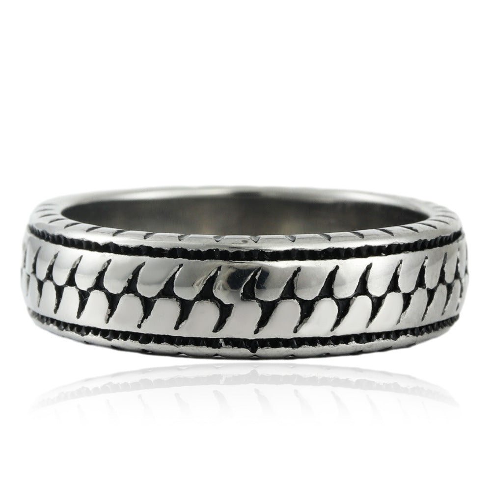 Zarte handwerkliche Ring
