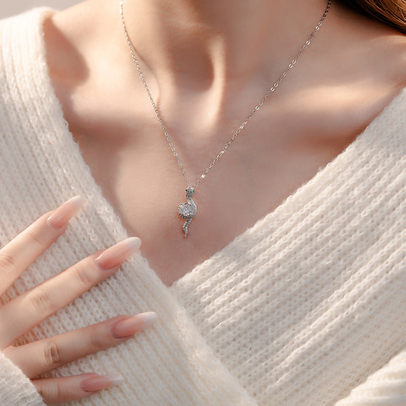 Zarte handwerkliche Halskette