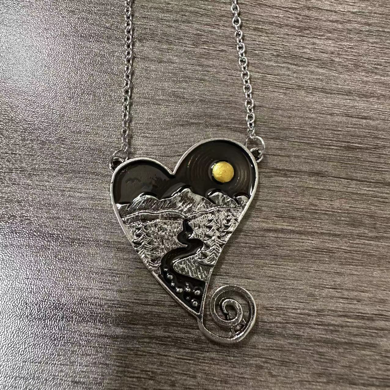 Schöne Halskette mit einzigartigem Stil