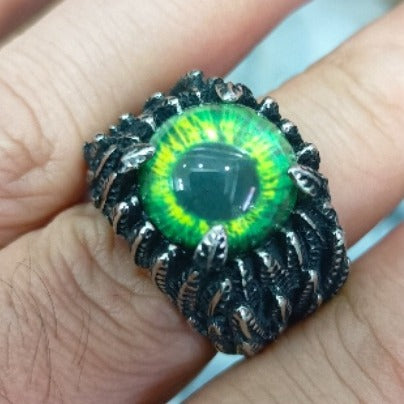 Zarte handwerkliche Ring