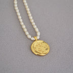 Schöne Gold Halskette mit einzigartigem Stil