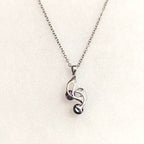 Zarte handwerkliche Halskette