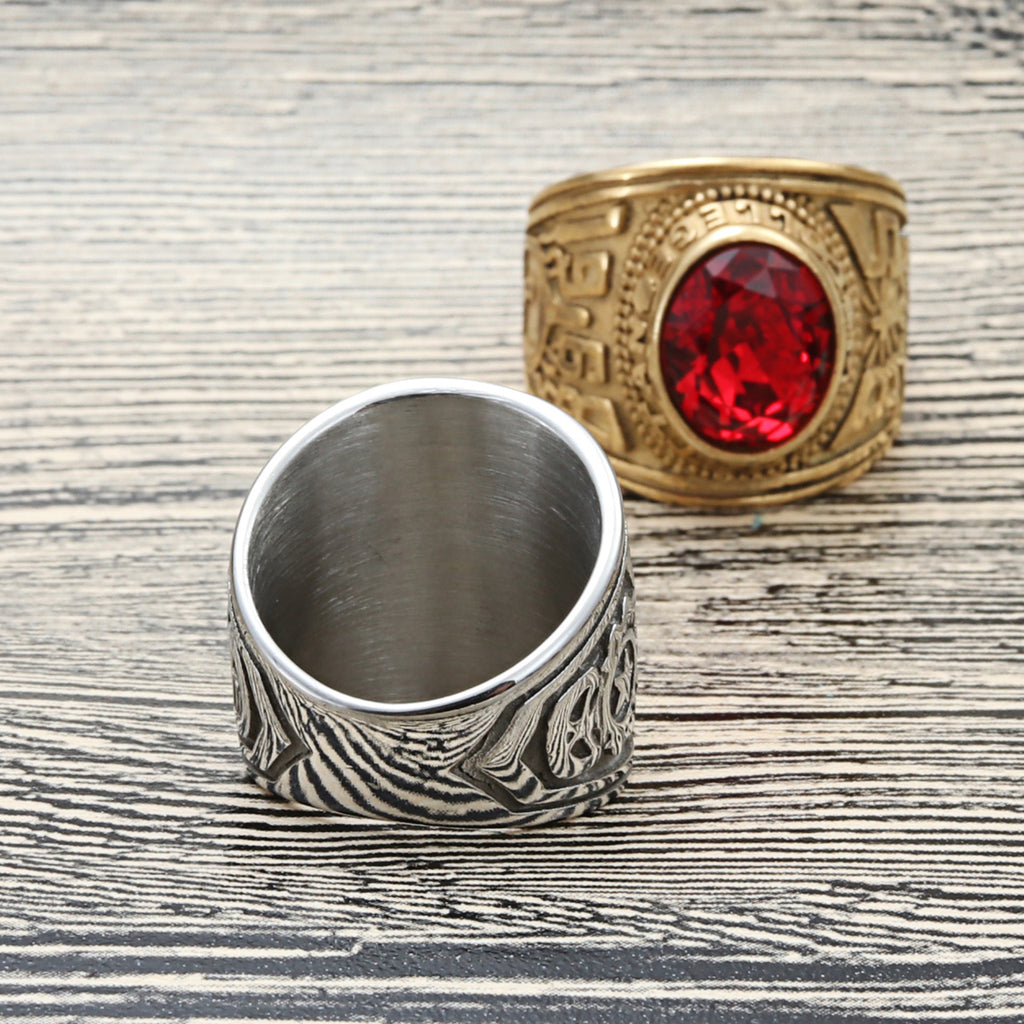 Zarte handwerkliche Ring