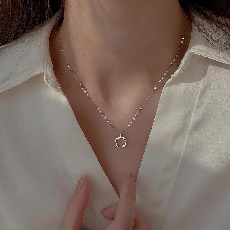 Schöne Halskette mit einzigartigem Stil