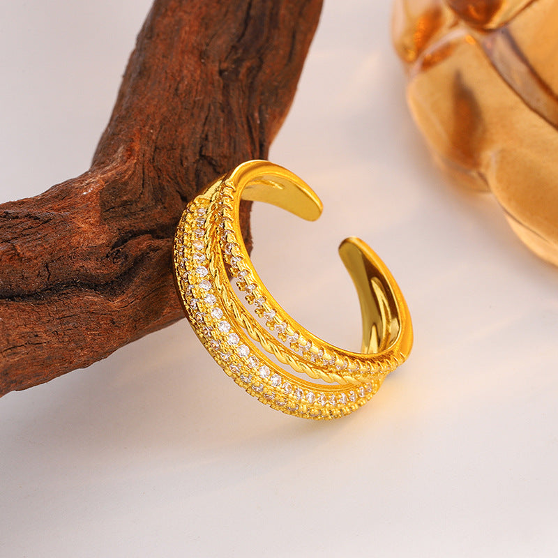 Zarte handwerkliche Ring