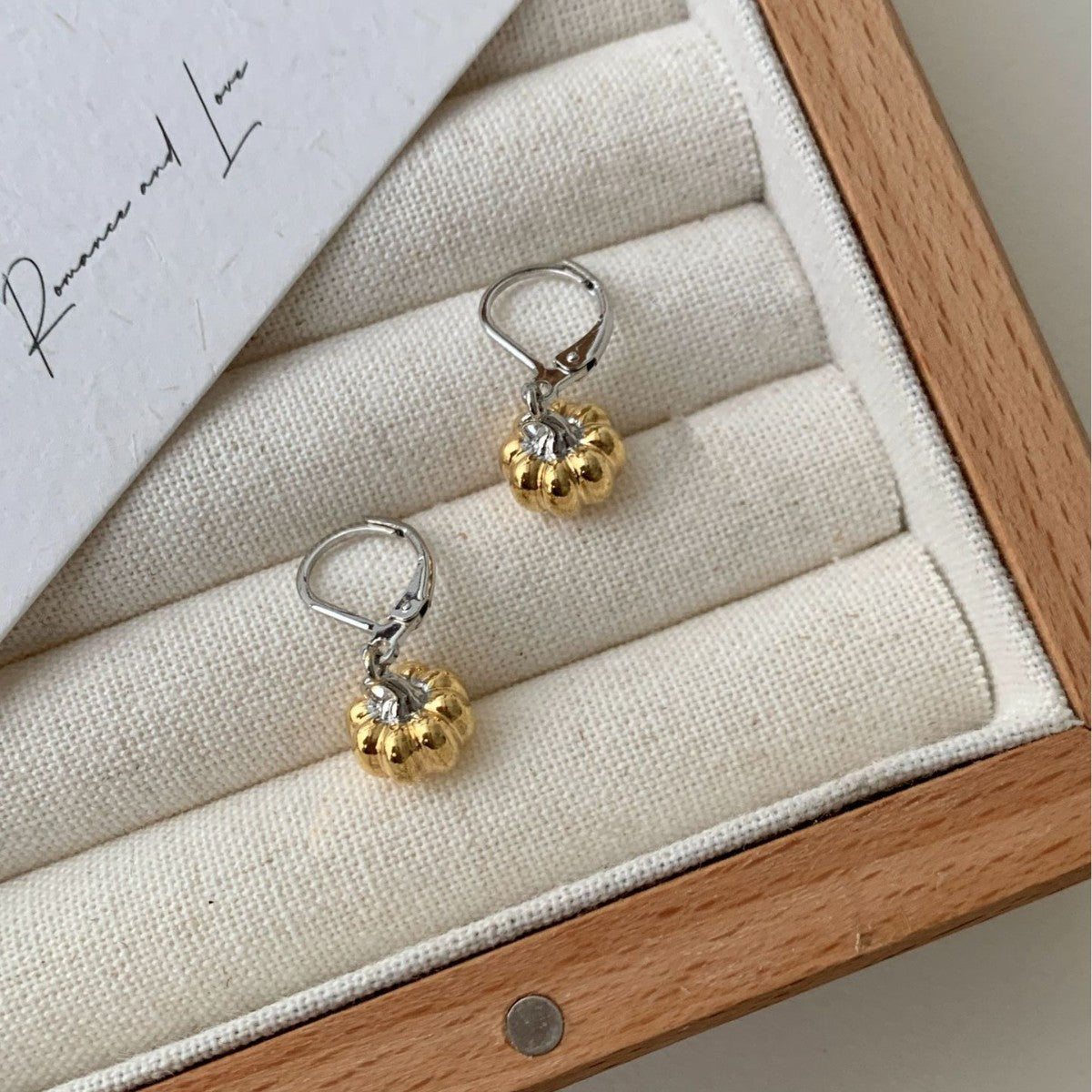 Zarte handwerkliche Ohrring