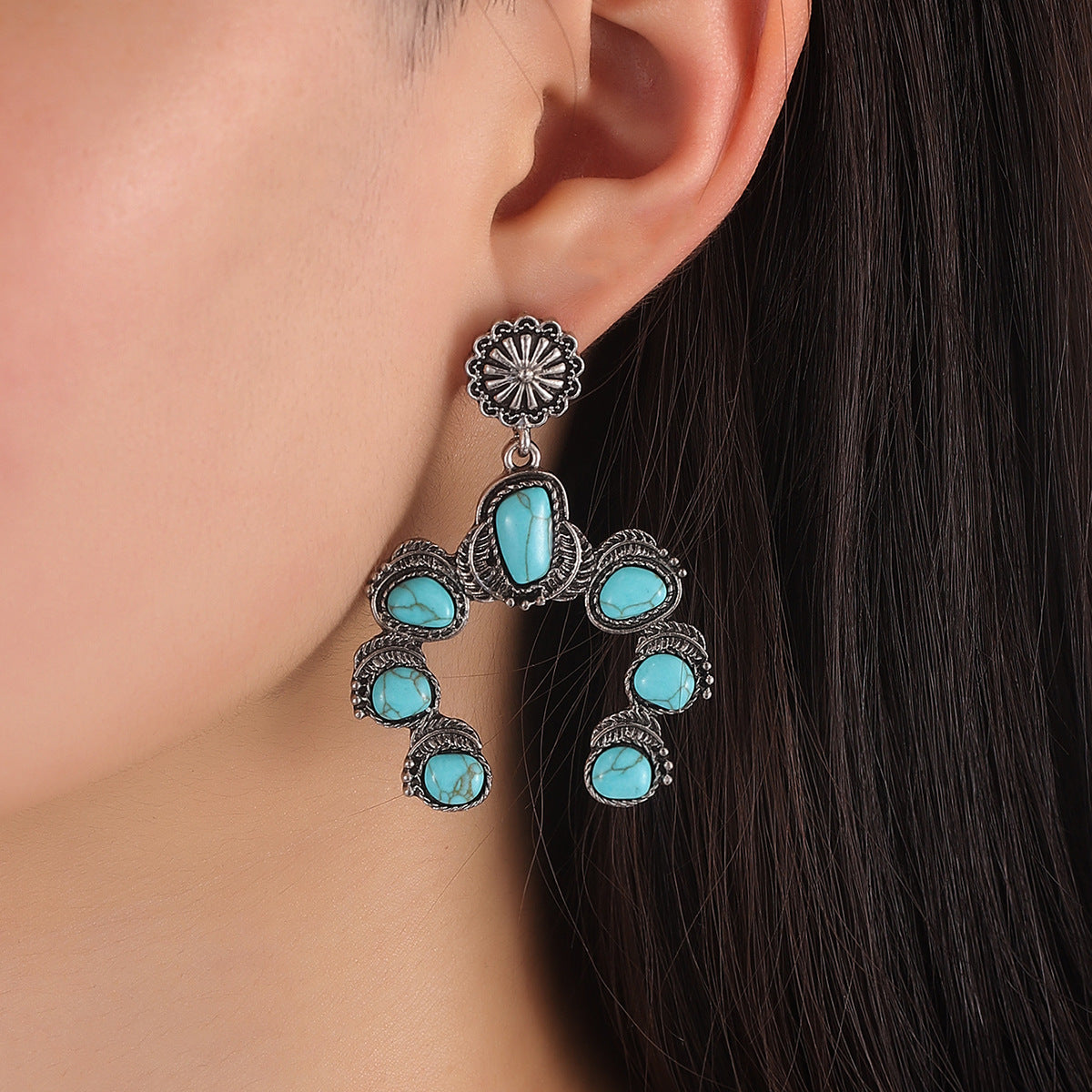 Zarte handwerkliche Ohrring