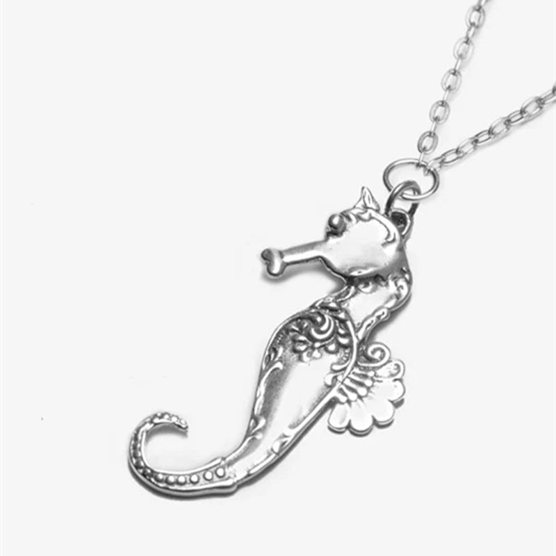 Zarte handwerkliche Halskette