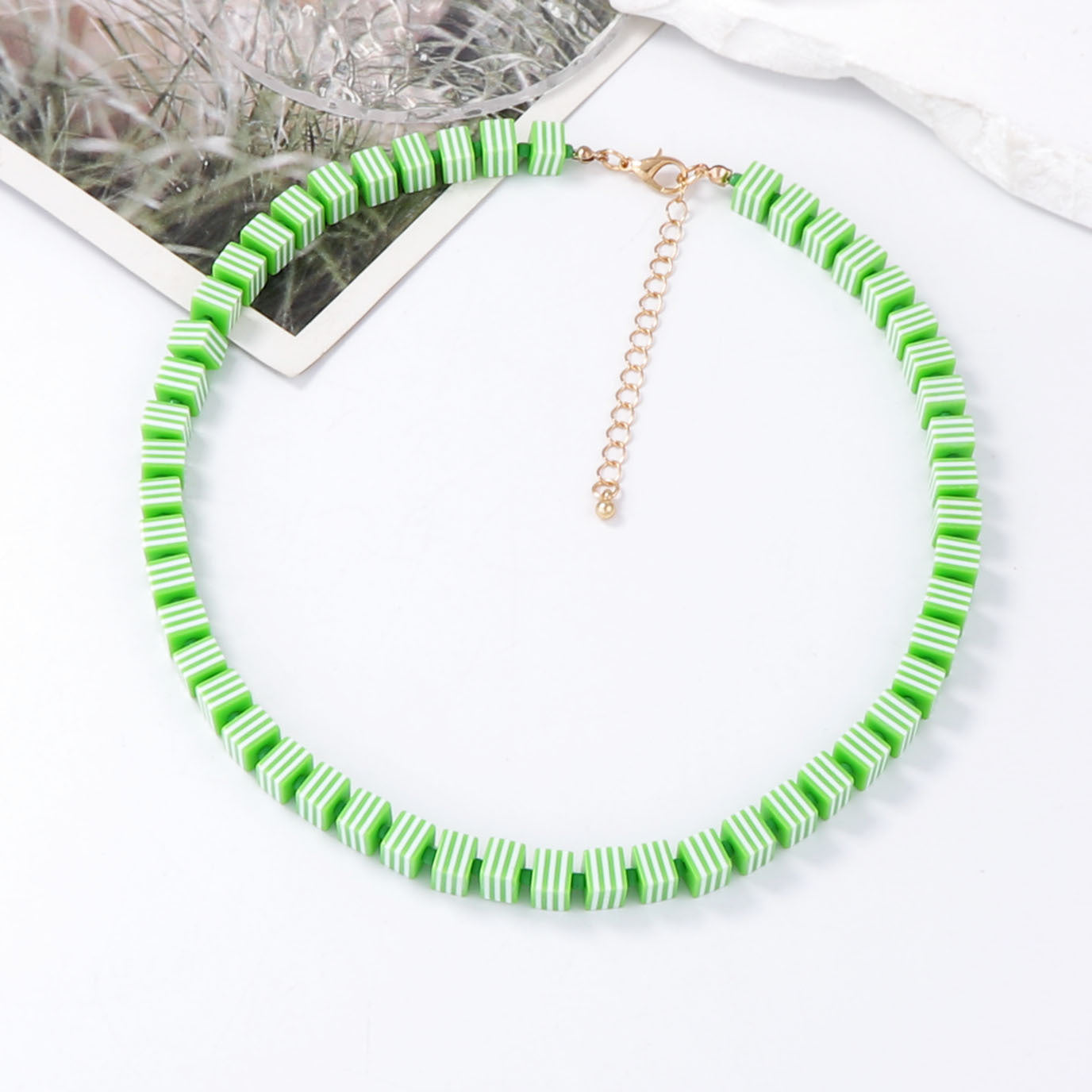 Schöne Halskette mit einzigartigem Stil