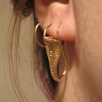 Zarte handwerkliche Ohrring