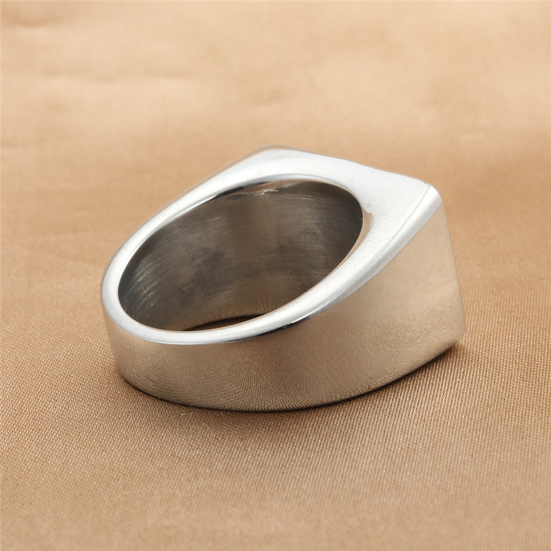 Zarte handwerkliche Ring