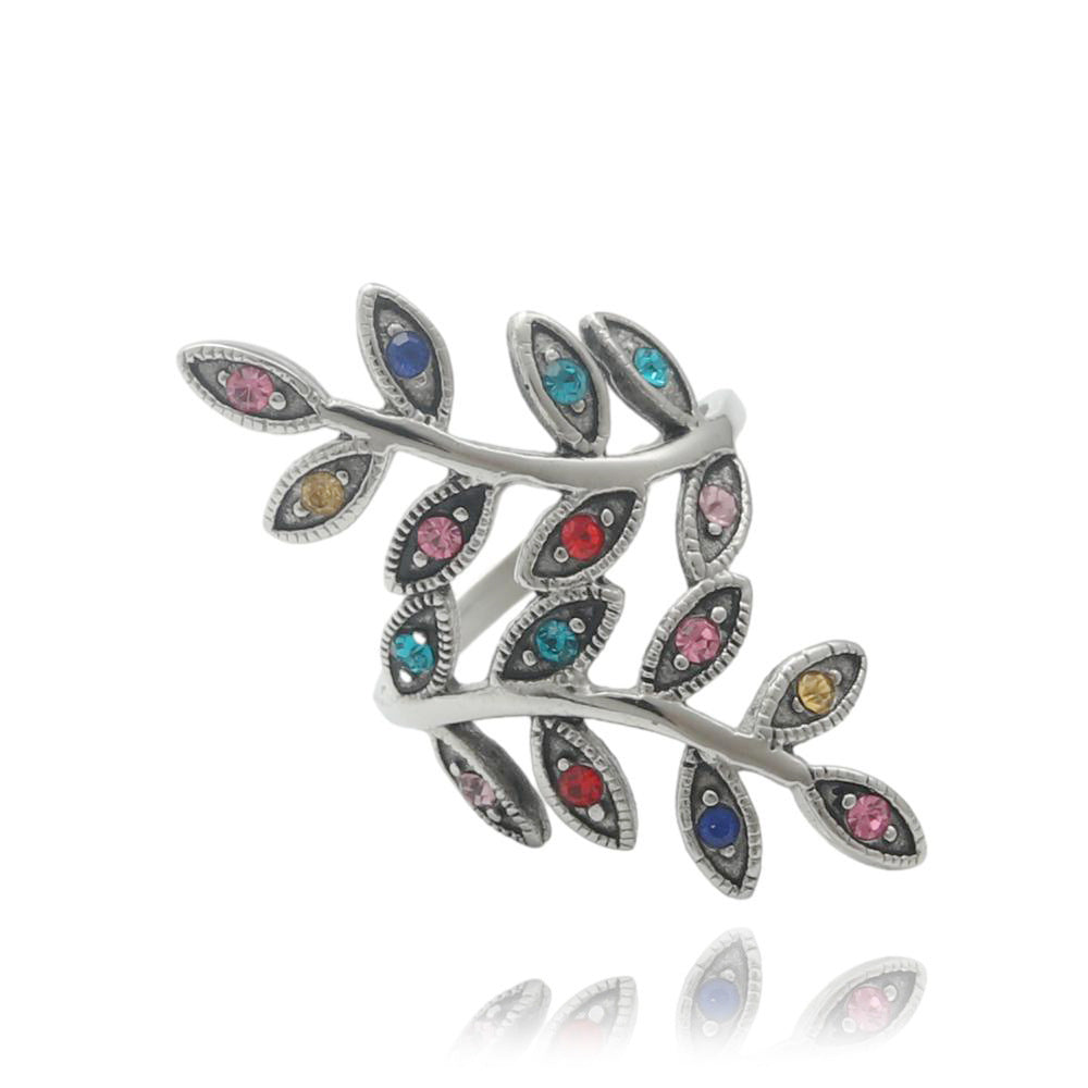 Zarte handwerkliche Ring