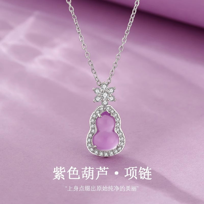 Schöne Halskette mit einzigartigem Stil