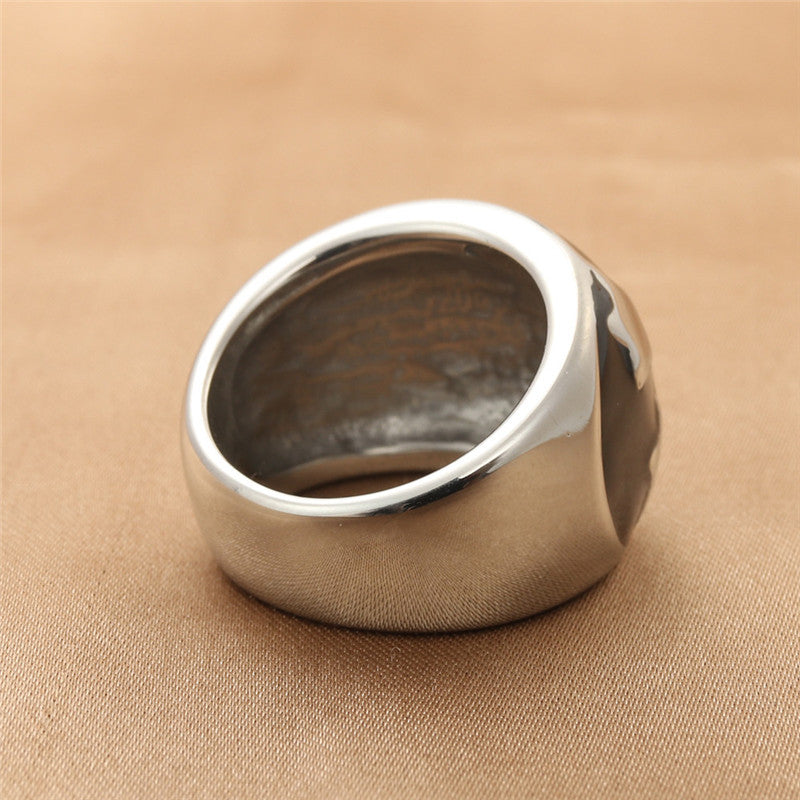 Zarte handwerkliche Ring