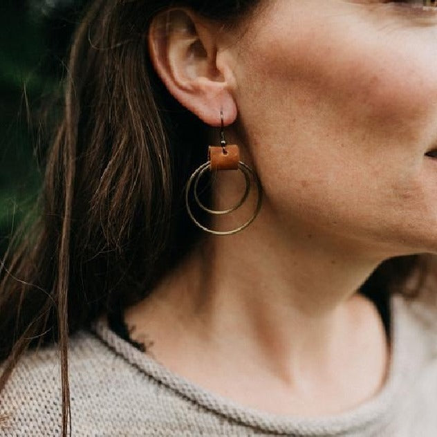 Zarte handwerkliche Ohrring