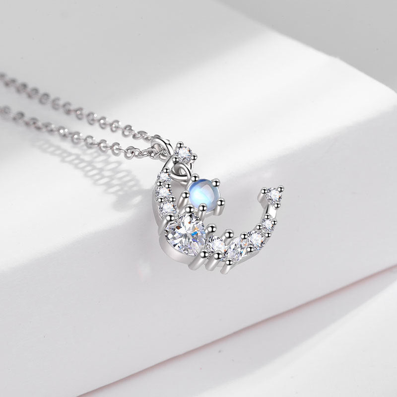 Schöne Halskette mit einzigartigem Stil