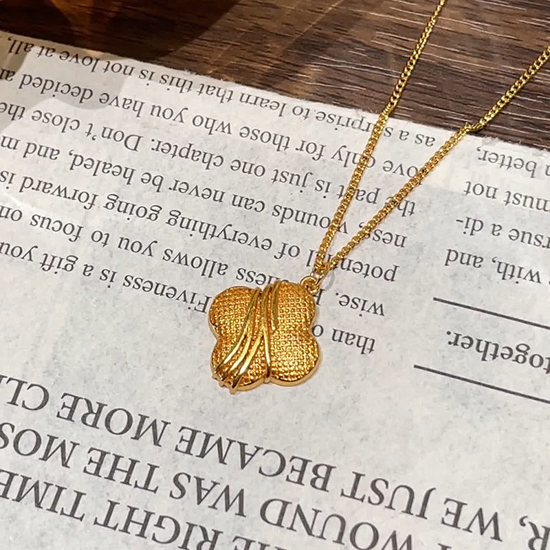 Schöne Gold Halskette mit einzigartigem Stil