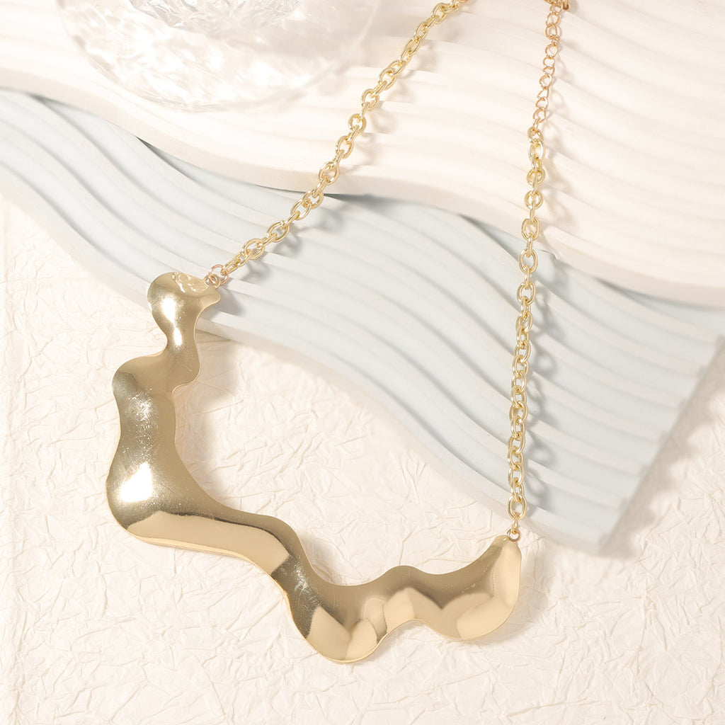 Schöne Halskette mit einzigartigem Stil