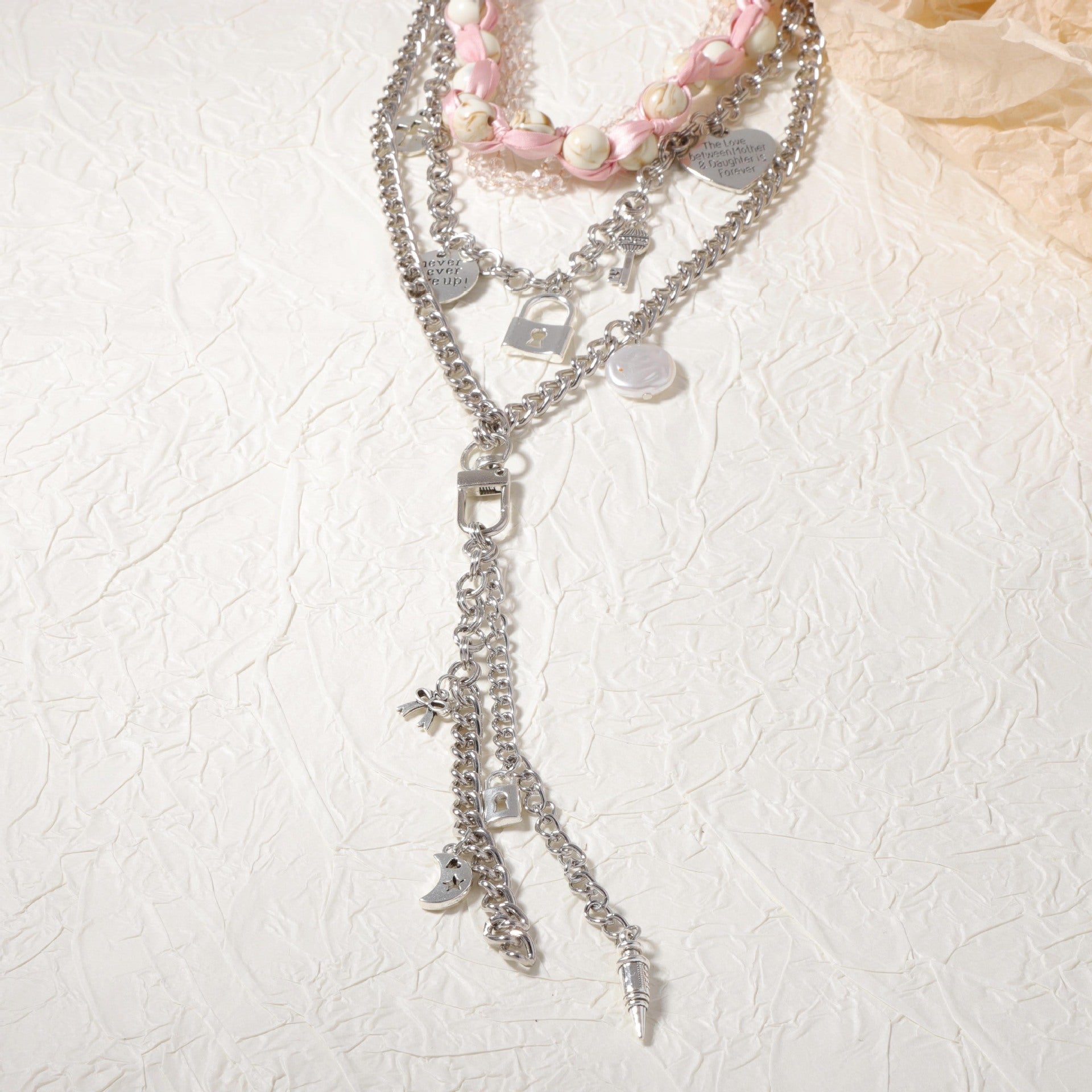 Zarte handwerkliche Halskette