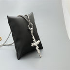 Zarte handwerkliche Halskette