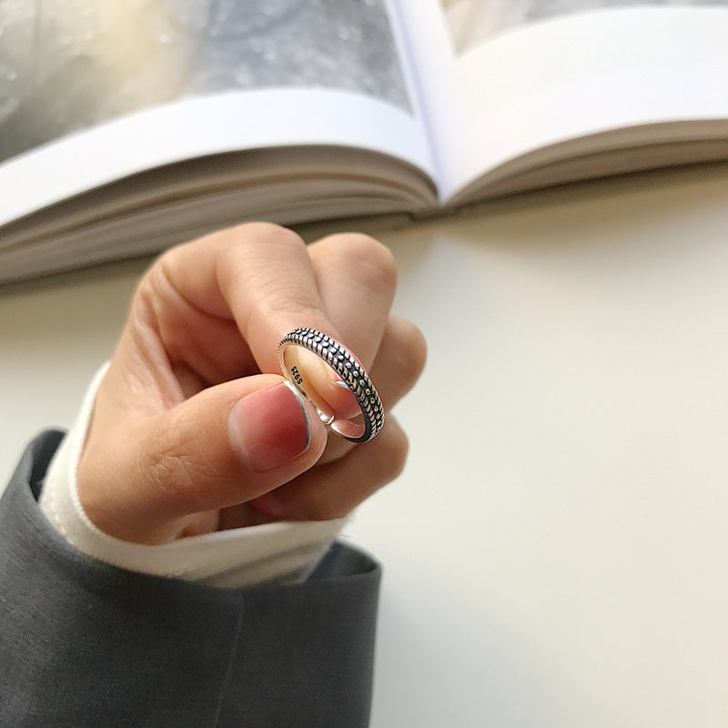 Zarte handwerkliche Ring