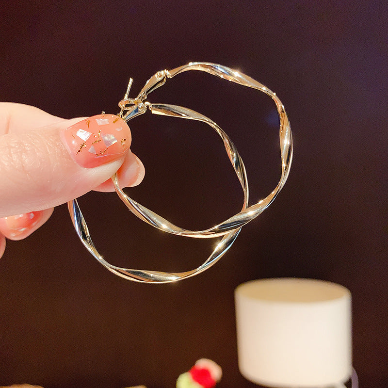 Atemberaubende Ohrring für den Alltag