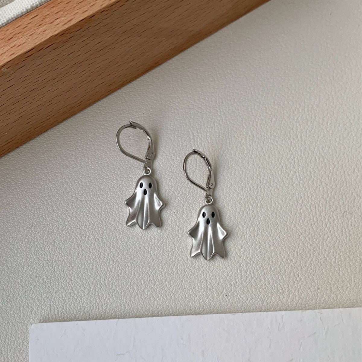 Zarte handwerkliche Ohrring