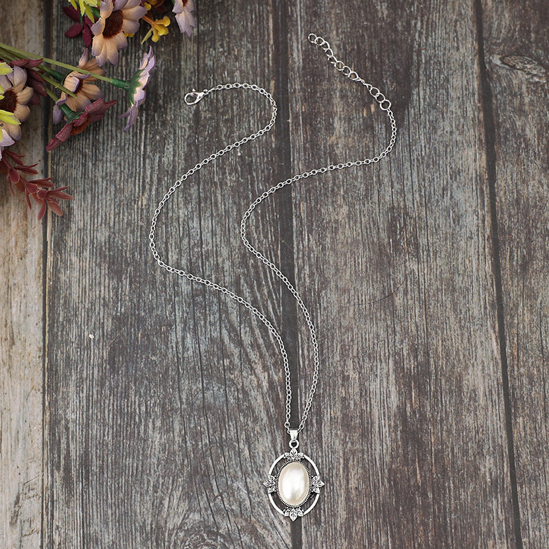 Zarte handwerkliche Halskette