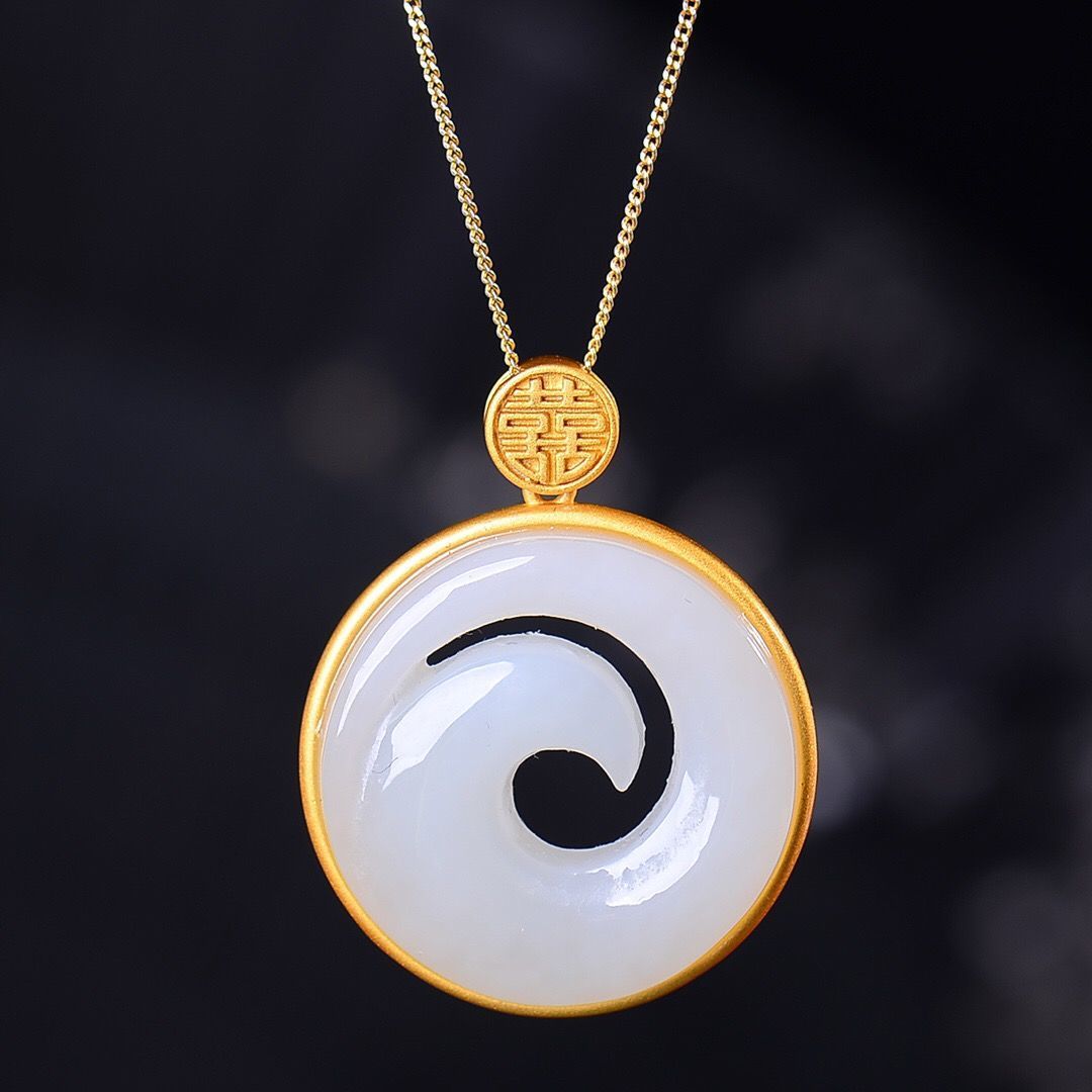 Zarte handwerkliche Halskette