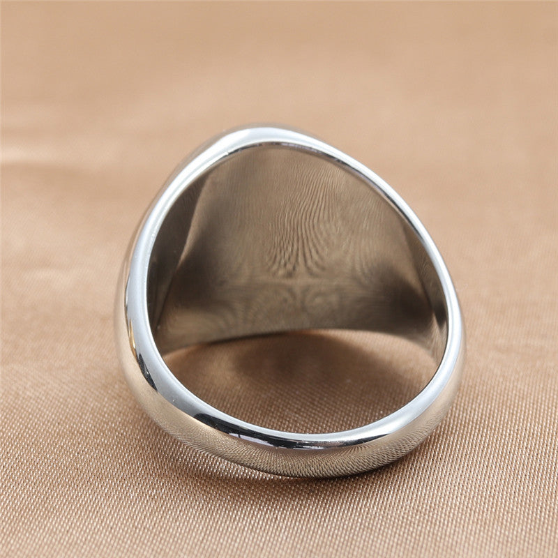 Zarte handwerkliche Ring