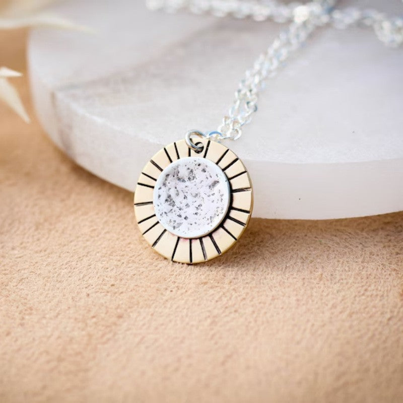 Zarte handwerkliche Halskette