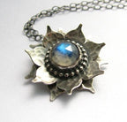 Schöne Halskette mit einzigartigem Stil