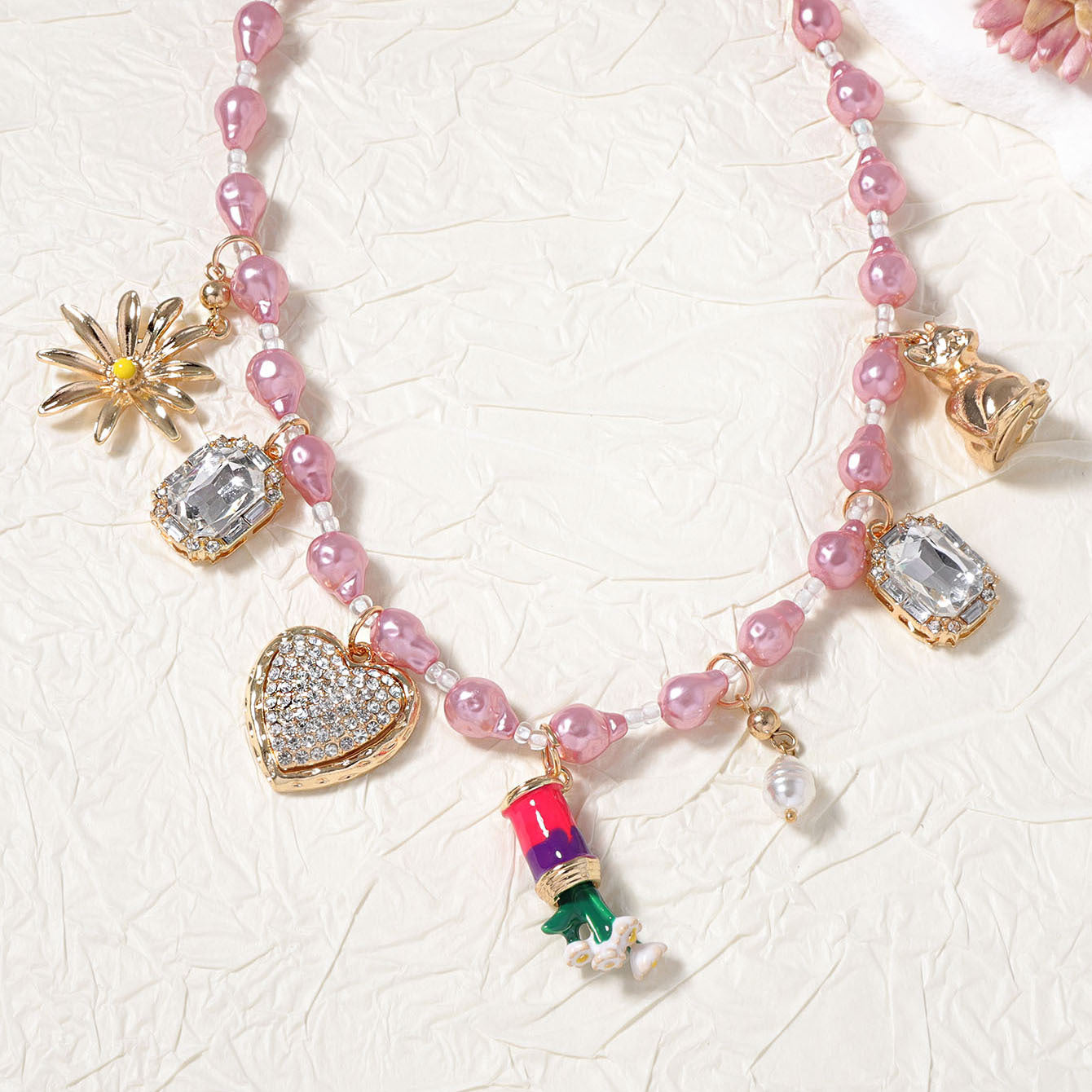 Schöne Halskette mit einzigartigem Stil