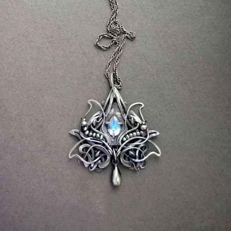 Zarte handwerkliche Halskette