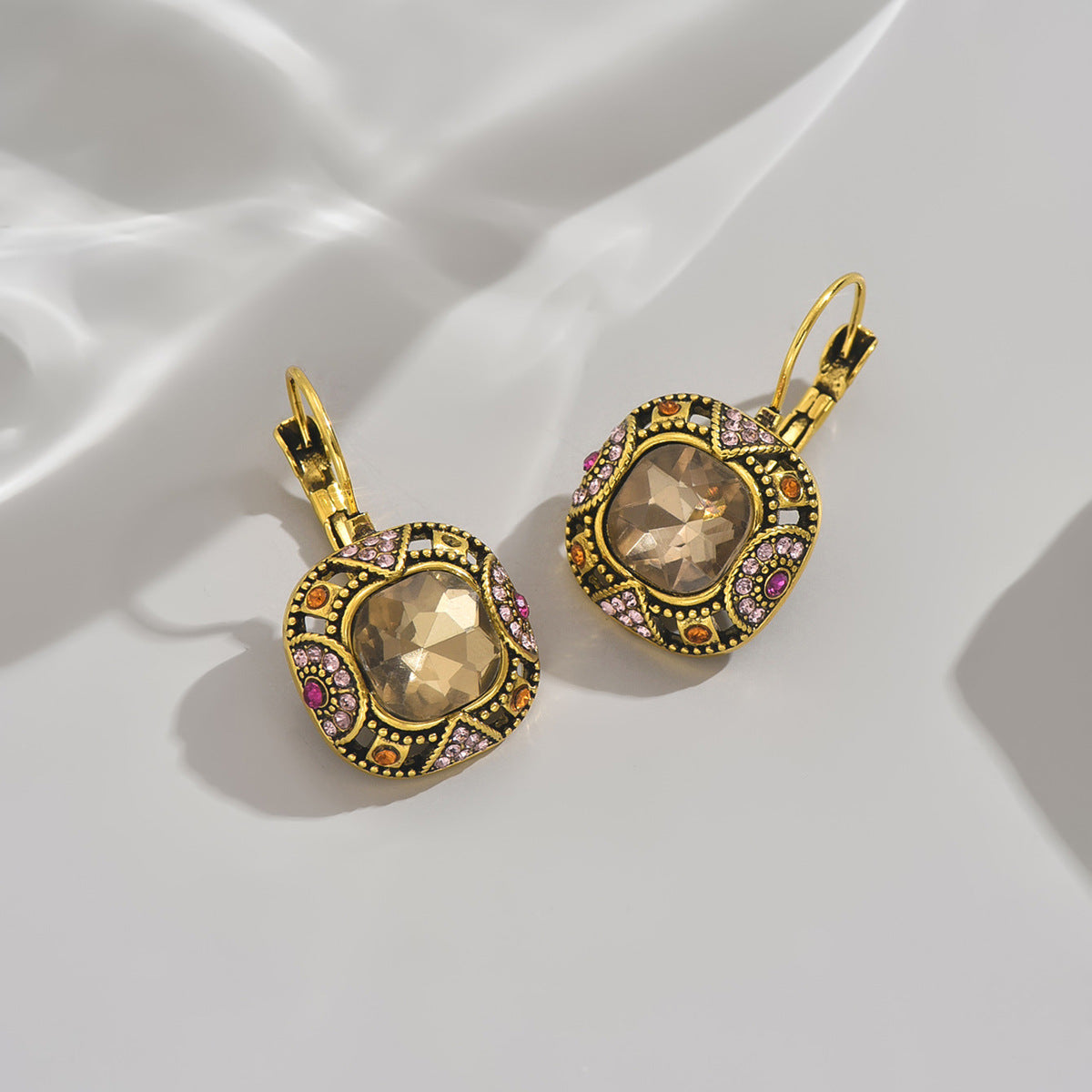 Atemberaubende Ohrring für den Alltag