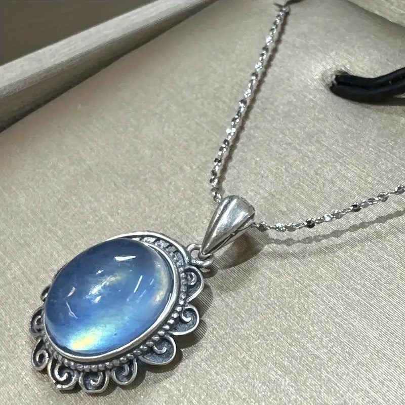 Zarte handwerkliche Halskette