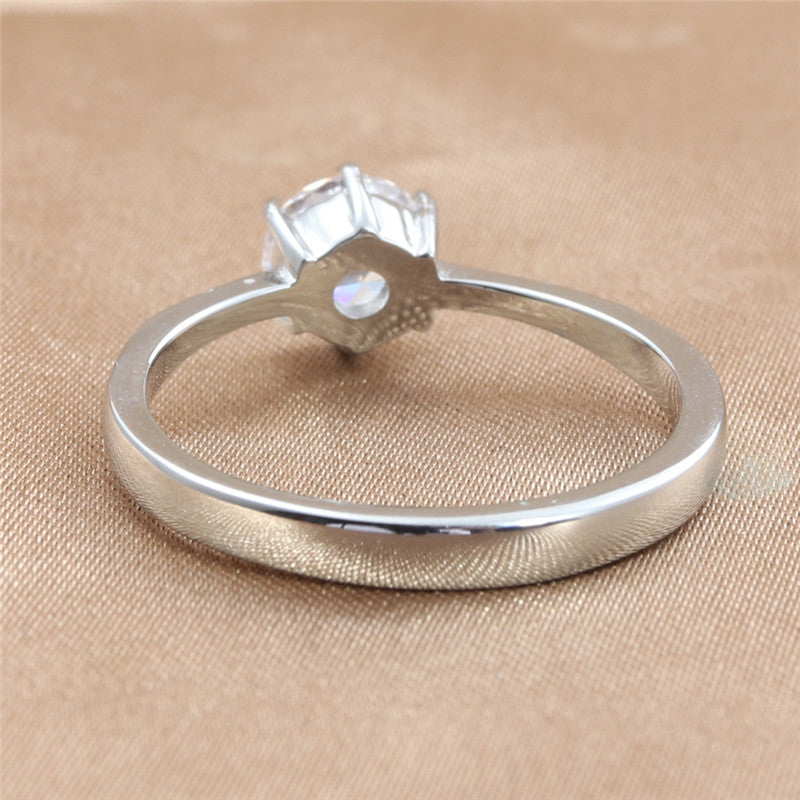 Zarte handwerkliche Ring