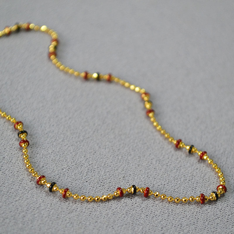 Schöne Gold Halskette mit einzigartigem Stil