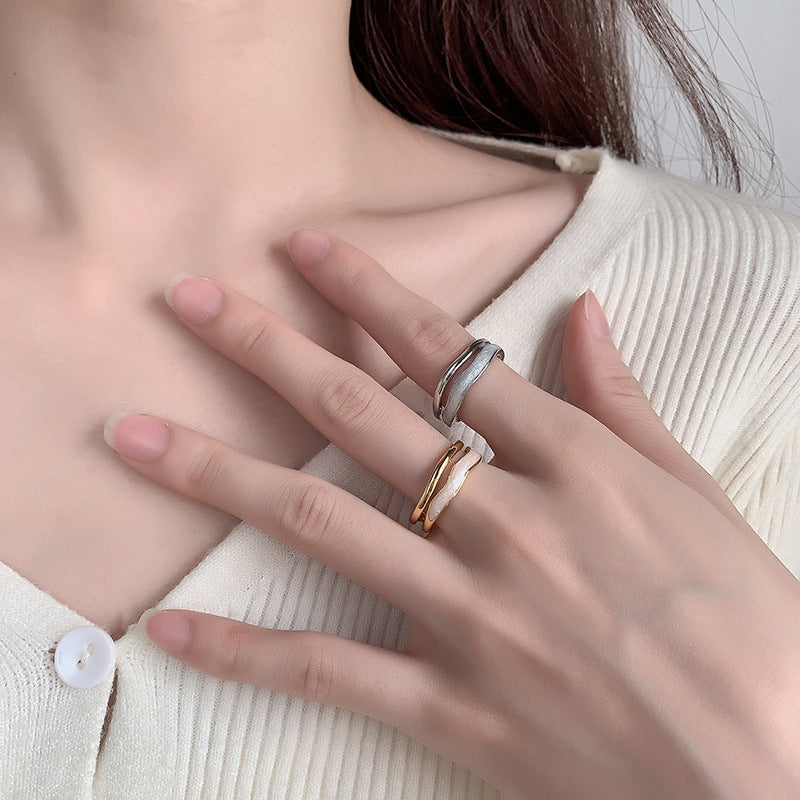 Zarte handwerkliche Ring