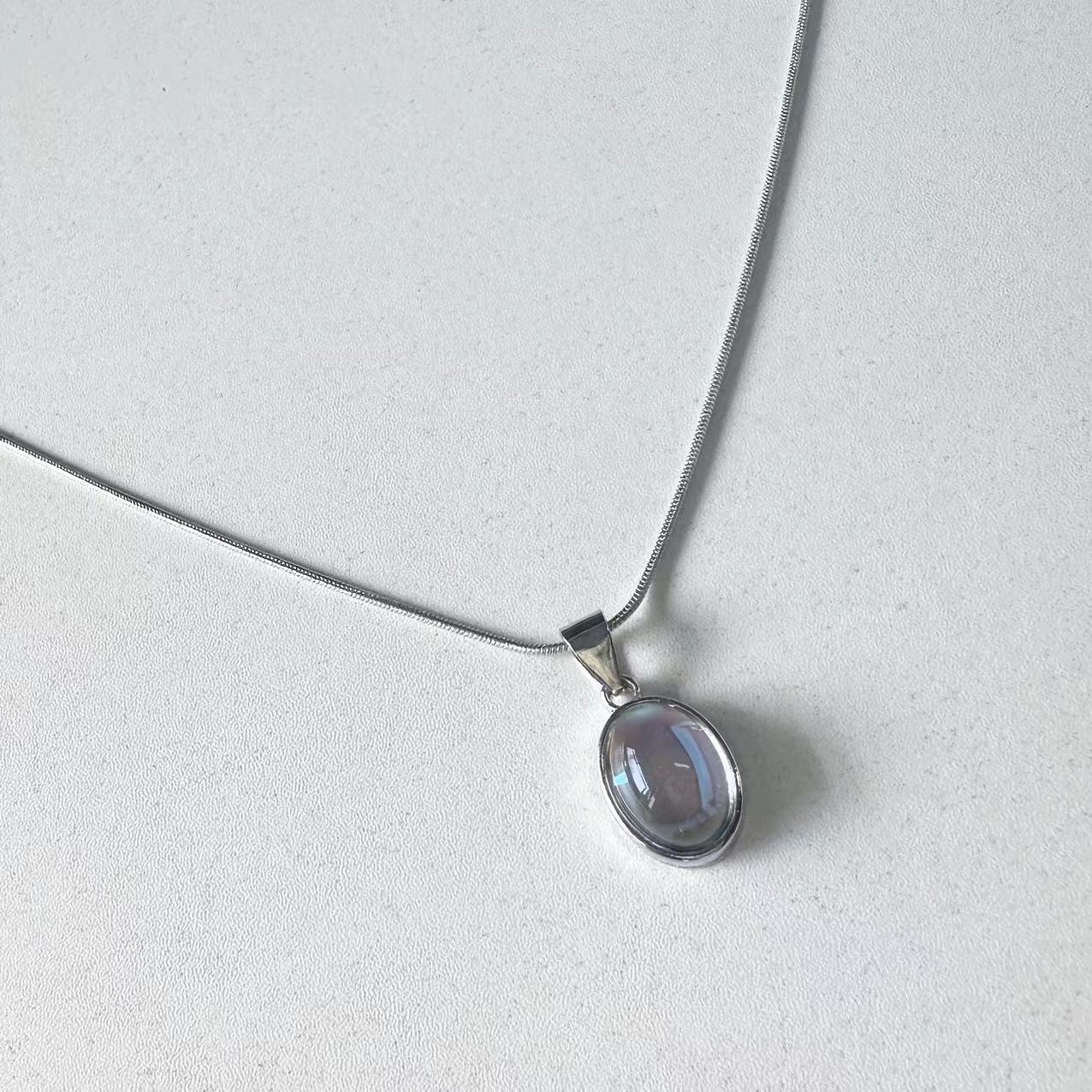 Schöne Halskette mit einzigartigem Stil